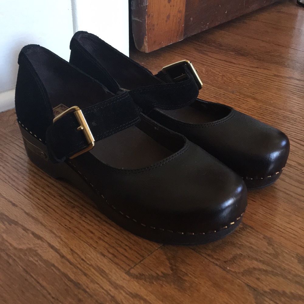 Mary Jane clogs 🤩